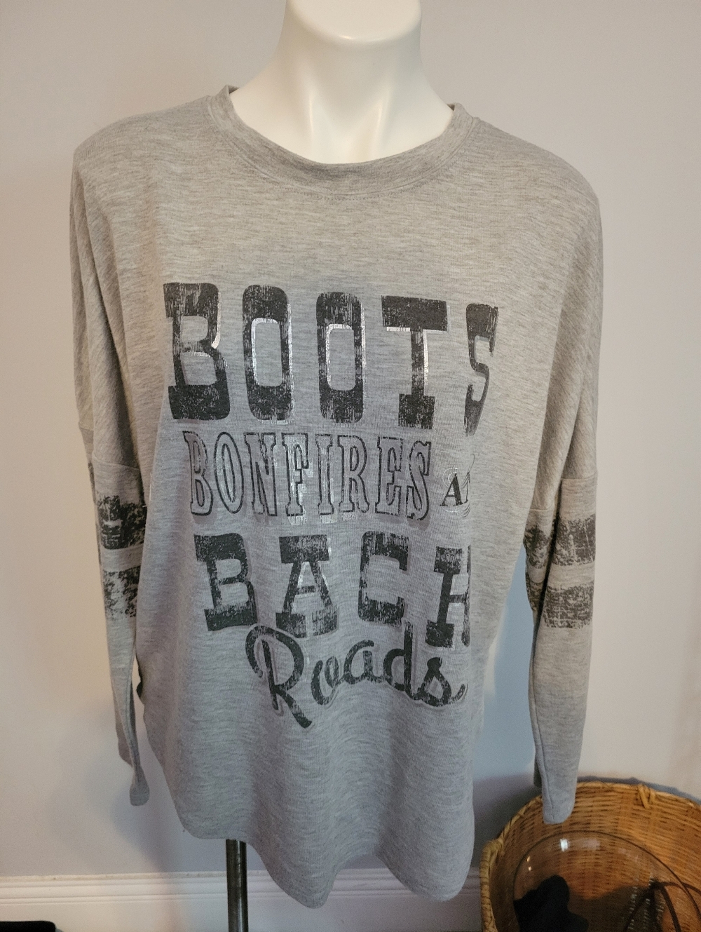 Gray Graphic "Boots Bonfires & Back Roads" Pullover. Size Small